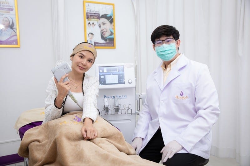 การดูแลผิวด้วยเครื่องยกกระชับ